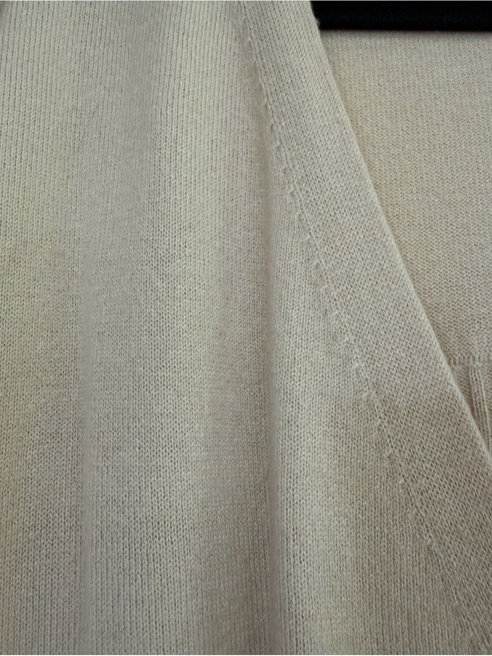 RIANI Luxury Beige V-Neck Cardigan - 50% Merino Wool, 30% Silk, 20% Cashmere- 16 - Picture 6 of 10